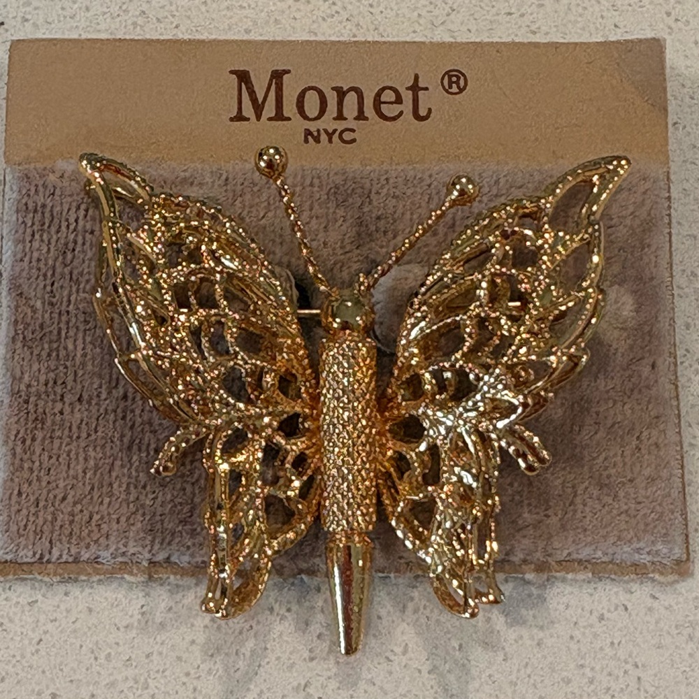 Beautiful 🦋Monet Goldtone finish Butterfly Brooch - Picture 3 of 6